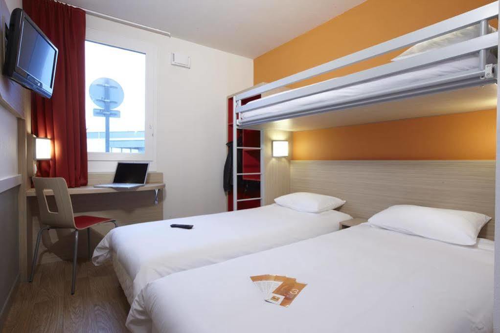 Kyriad Direct Mont De Marsan - St Avit Saint-Avit  Exterior photo