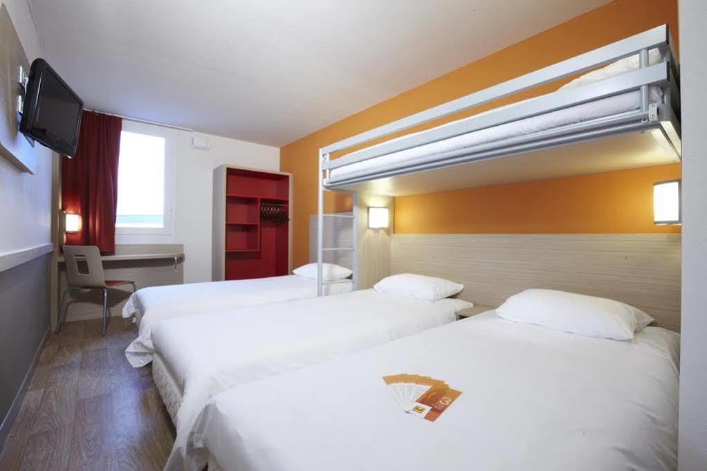 Kyriad Direct Mont De Marsan - St Avit Saint-Avit  Exterior photo
